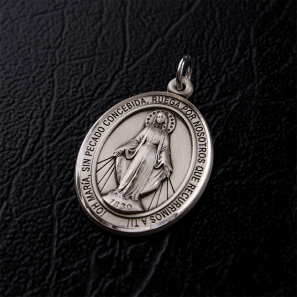 (Spanish item) Small Polished Pewter Miraculous Medal