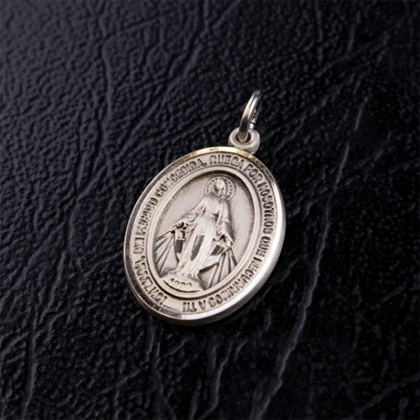 (Spanish item) Small fine silver Miraculous Medal