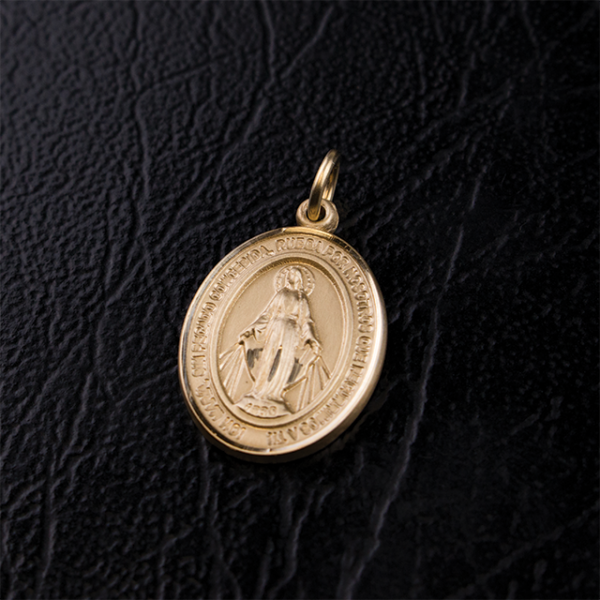 (Spanish item) Small gold plated Miraculous Medal