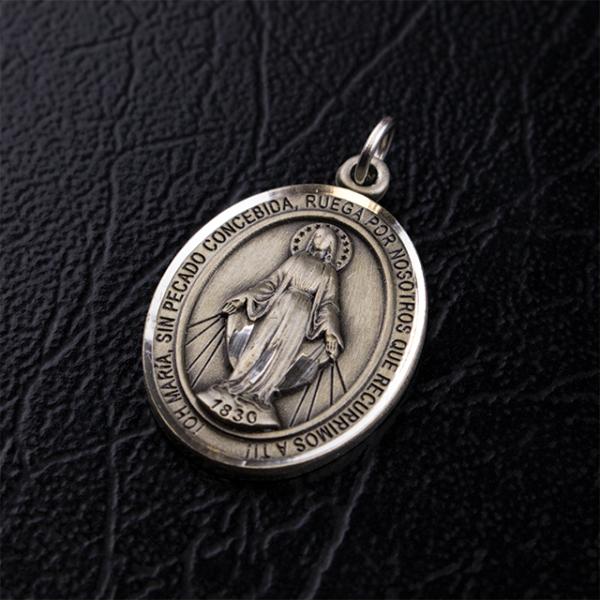 (Spanish item) Medium Polished Pewter Miraculous Medal